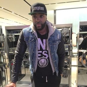 Meet your Posher, Lee blake